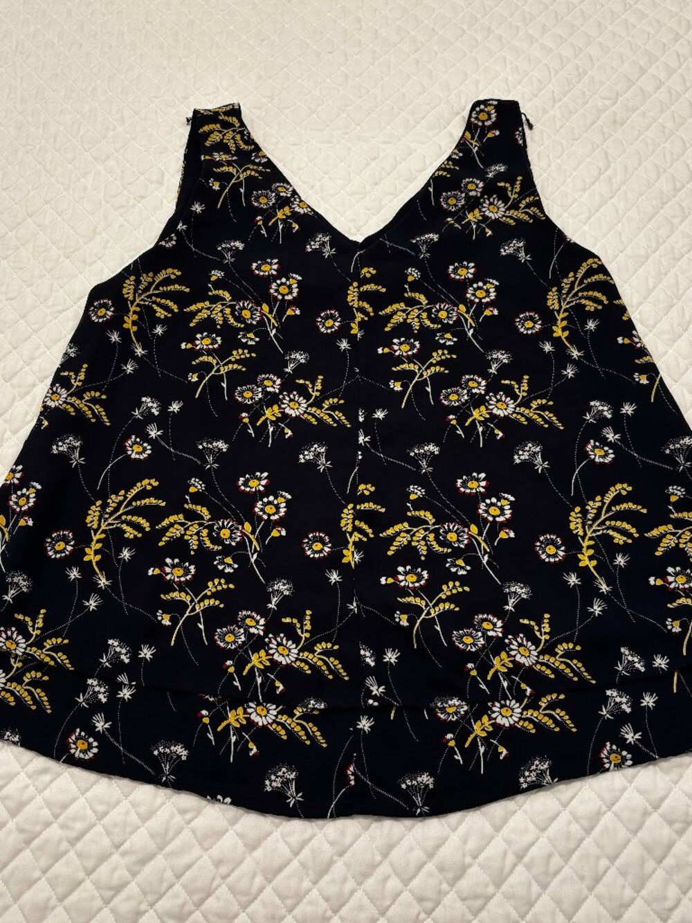 Women’s Loft V-Neck Sleeveless Blouse M